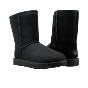 Women’s Black Classic Short Uggs Size 9